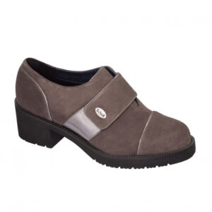 Petra Strap, Scholl