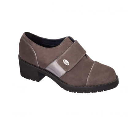 Petra Strap, Scholl